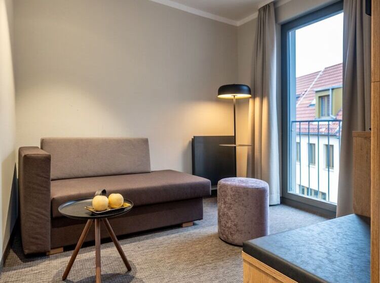 Отель Nashi Rooms