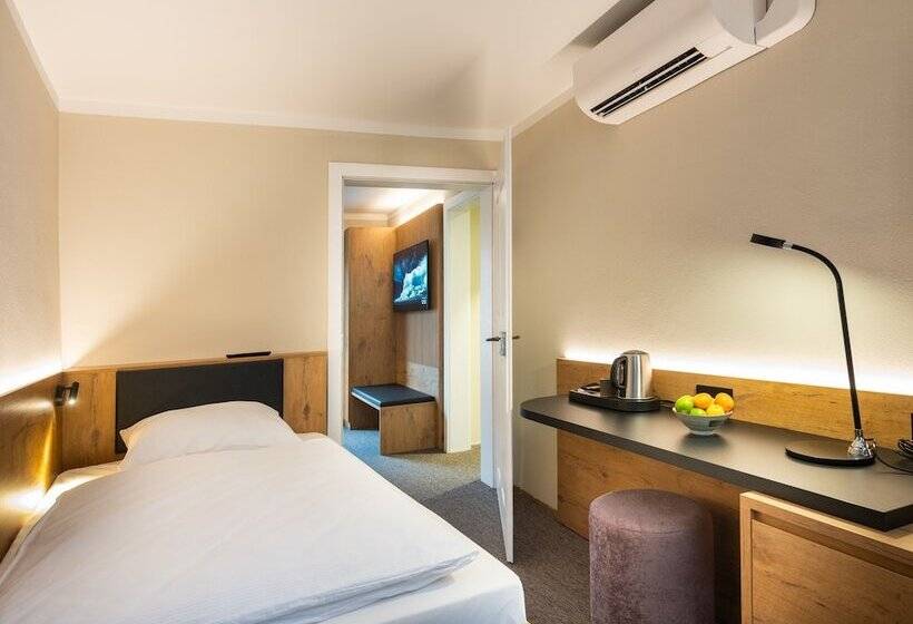 Отель Nashi Rooms