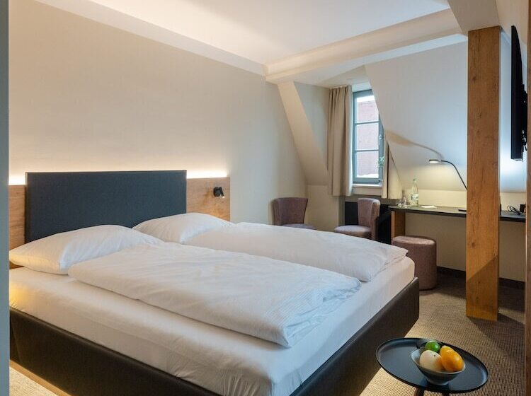 Отель Nashi Rooms