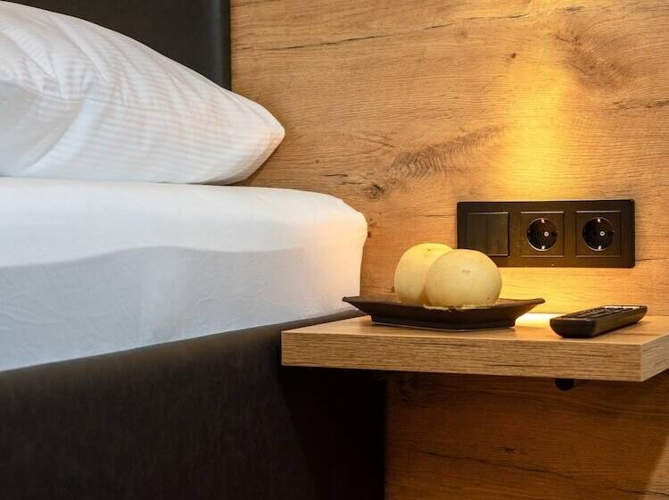 Отель Nashi Rooms