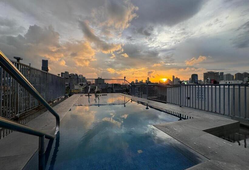 هتل Nest Fort Bgc