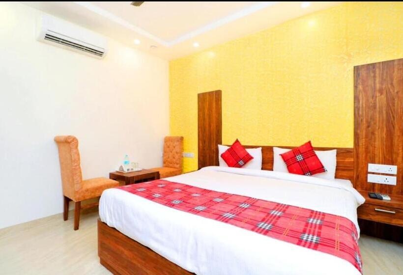 Collection O Hotel North East