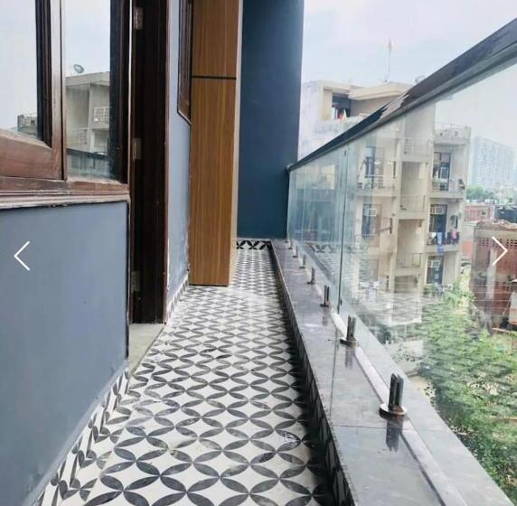 ホテル Oh My Place Noida , Sector 93