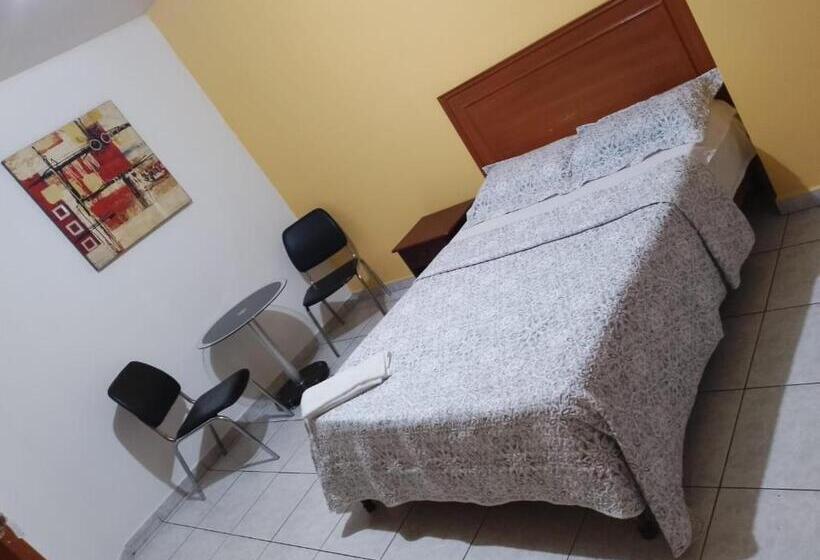 בית מלון כפרי Olmedo Plaza