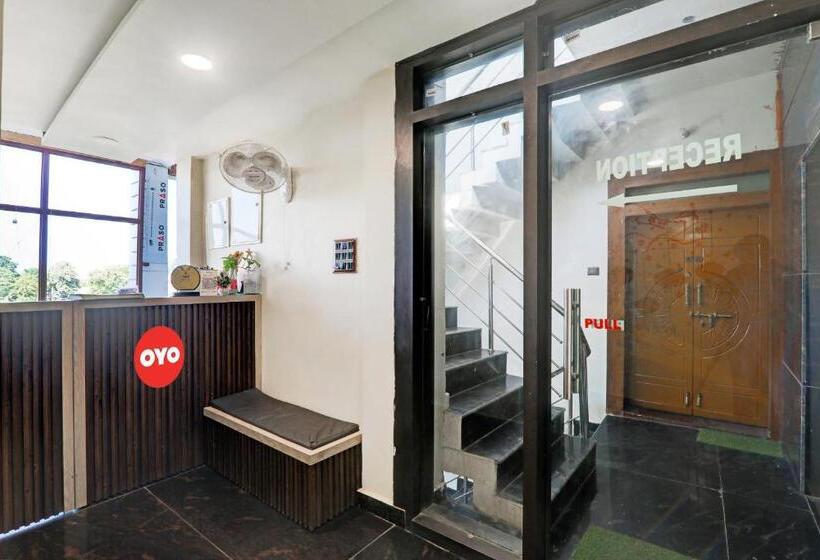 فندق Oyo Flagship Royal Guest House