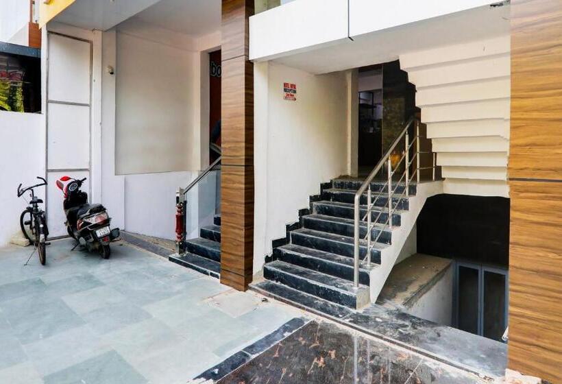 فندق Oyo Flagship Royal Guest House