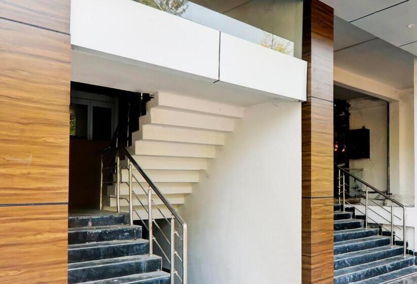 فندق Oyo Flagship Royal Guest House