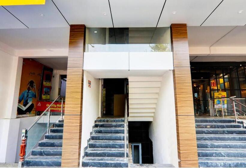 فندق Oyo Flagship Royal Guest House