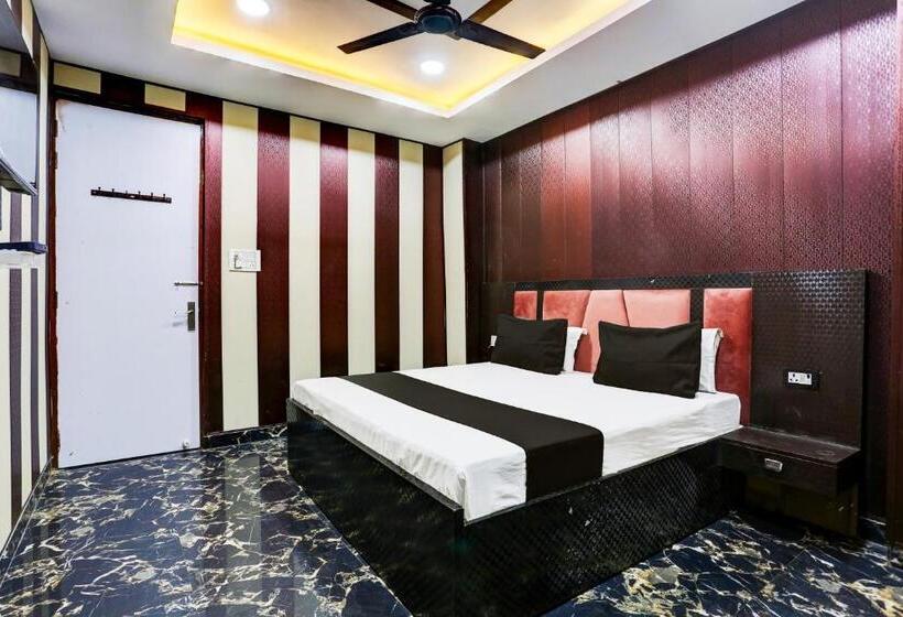 ホテル Oyo Flagship Shri Govindam Palace