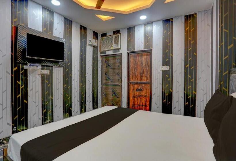 ホテル Oyo Flagship Shri Govindam Palace