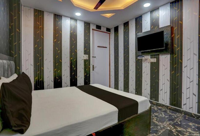 ホテル Oyo Flagship Shri Govindam Palace