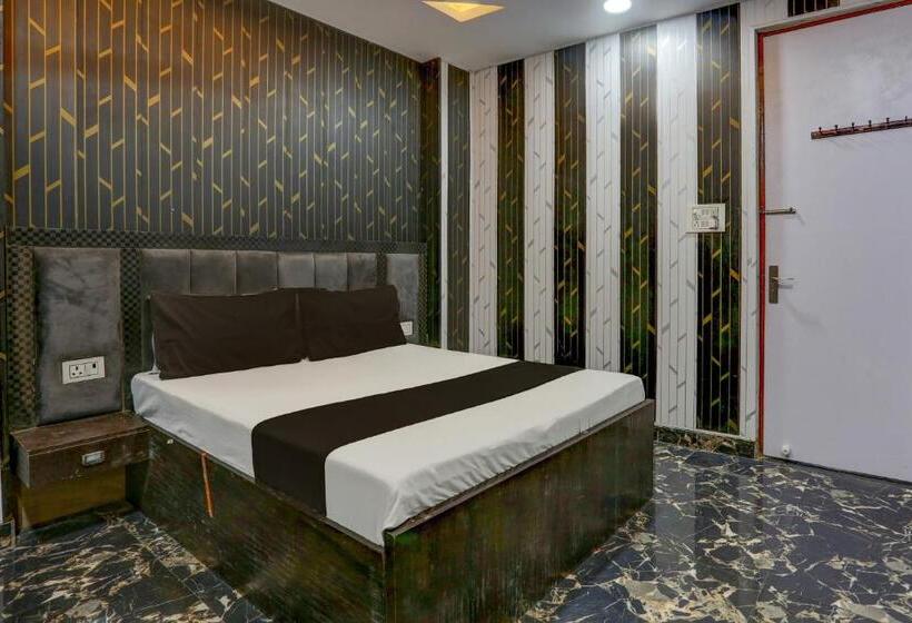 ホテル Oyo Flagship Shri Govindam Palace