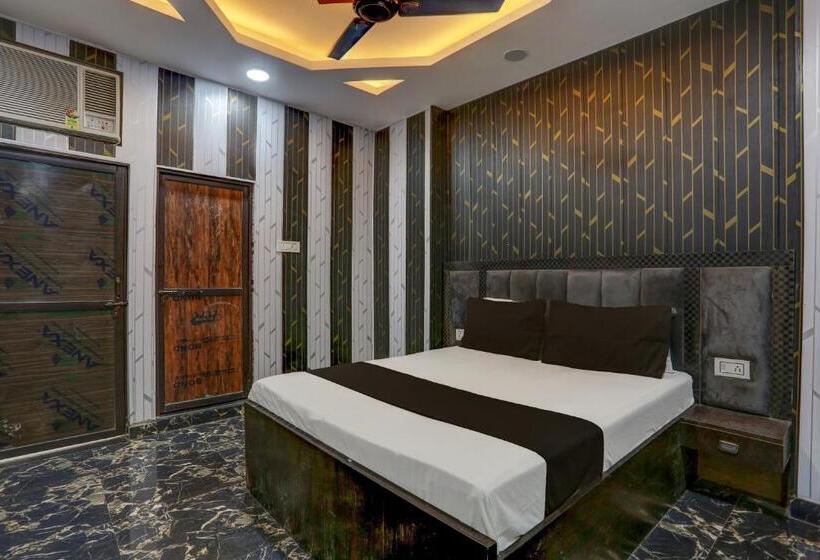 ホテル Oyo Flagship Shri Govindam Palace