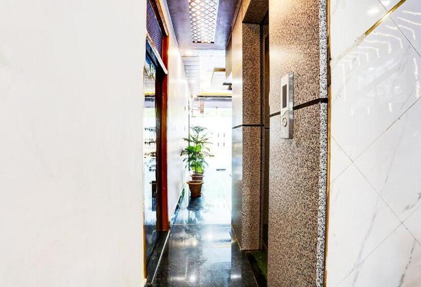 ホテル Oyo Flagship Shri Govindam Palace