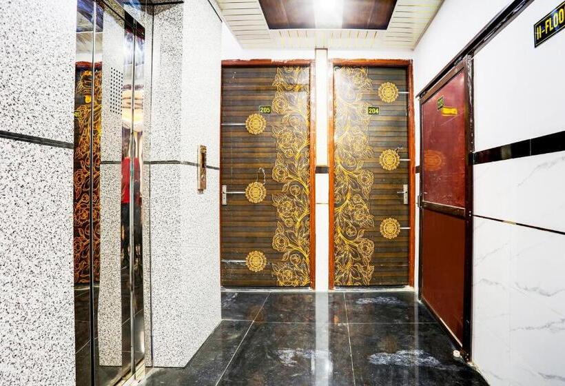 ホテル Oyo Flagship Shri Govindam Palace