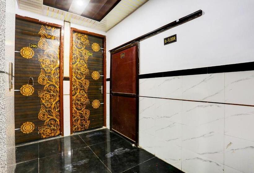 ホテル Oyo Flagship Shri Govindam Palace