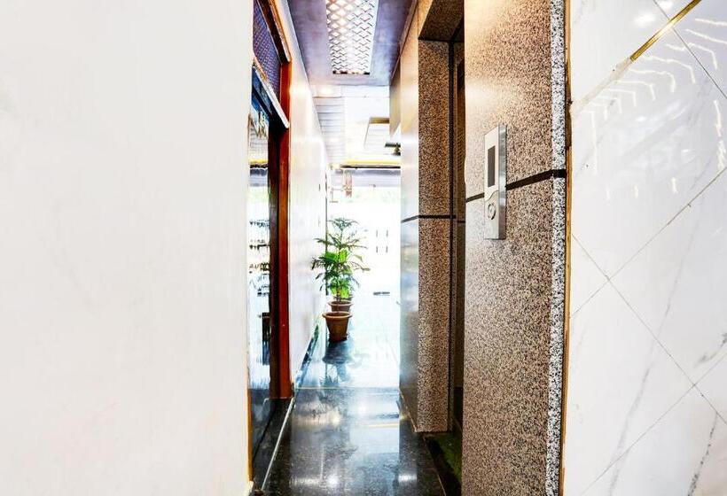 ホテル Oyo Flagship Shri Govindam Palace