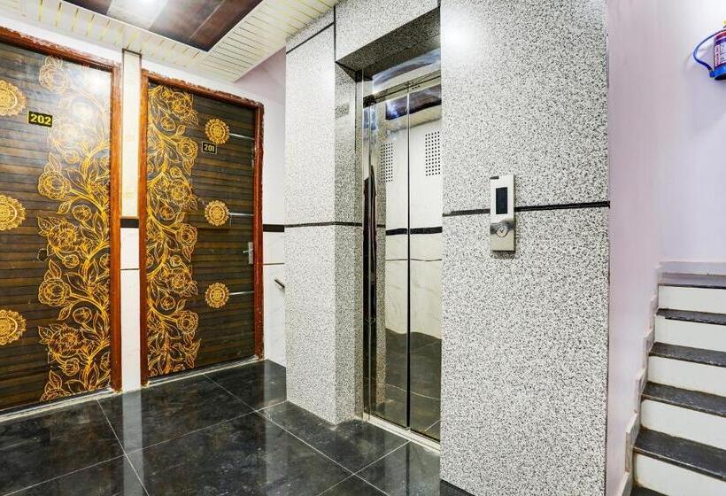 ホテル Oyo Flagship Shri Govindam Palace