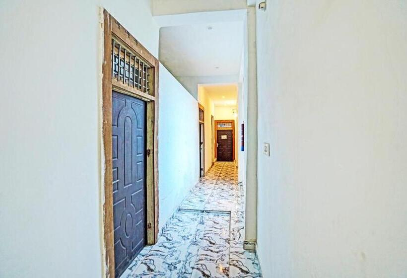 Отель Oyo Moon Murad Ganj