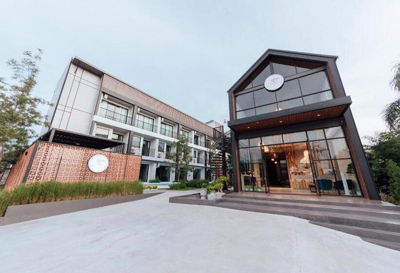 בית מלון כפרי Phu Sakon Ville