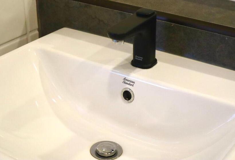 בית מלון כפרי Phu Sakon Ville