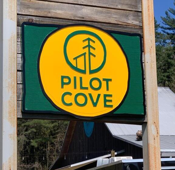 فندق Pilot Cove