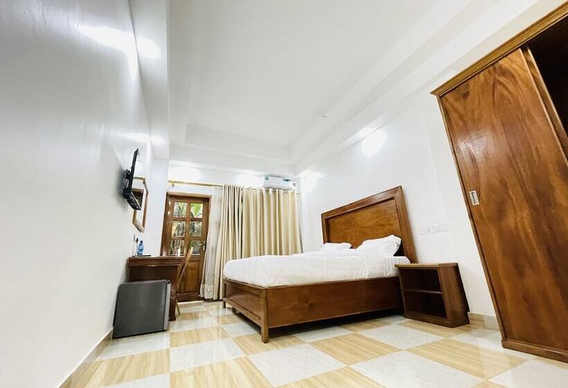 هتل Pulickal Heights