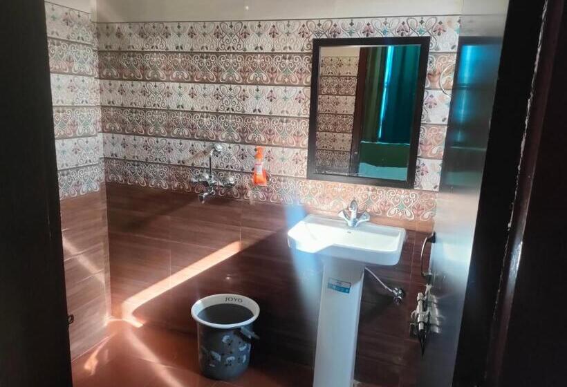 فندق Rishabh And Banquet Hall