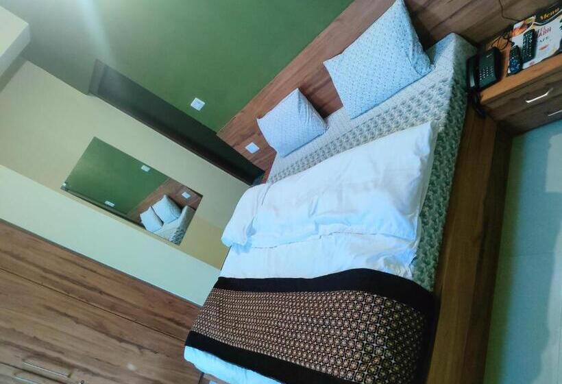 فندق Rishabh And Banquet Hall