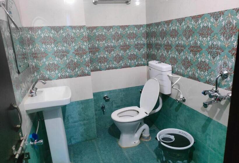 فندق Rishabh And Banquet Hall