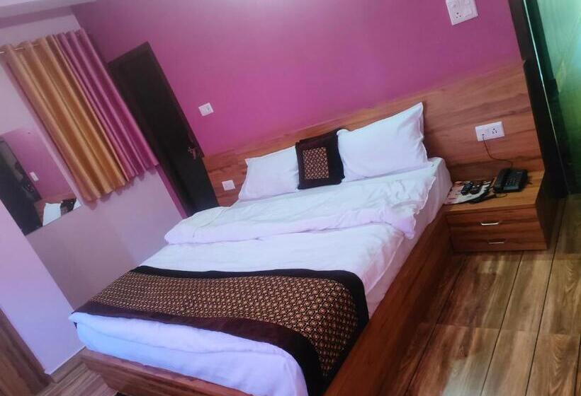 فندق Rishabh And Banquet Hall