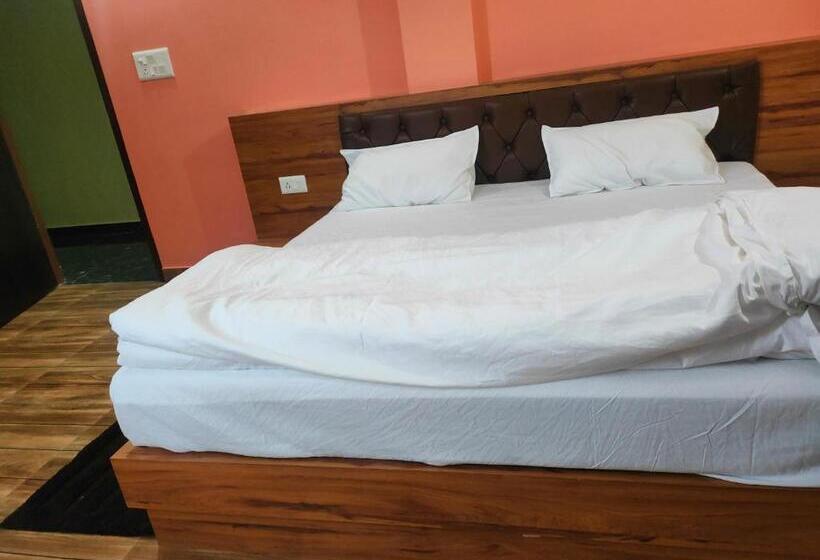 فندق Rishabh And Banquet Hall