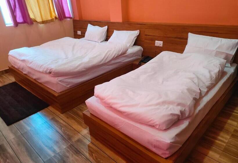 فندق Rishabh And Banquet Hall