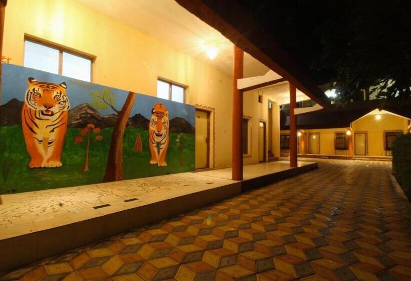 בית מלון כפרי Saalwood Safari Lodge