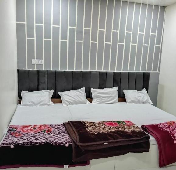 فندق Shree Gajanand Palace