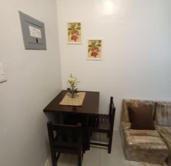 هتل Six Floor Room 624, Ama Tower Residences