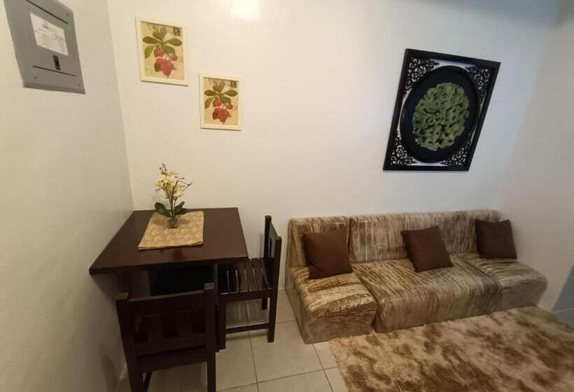 هتل Six Floor Room 624, Ama Tower Residences