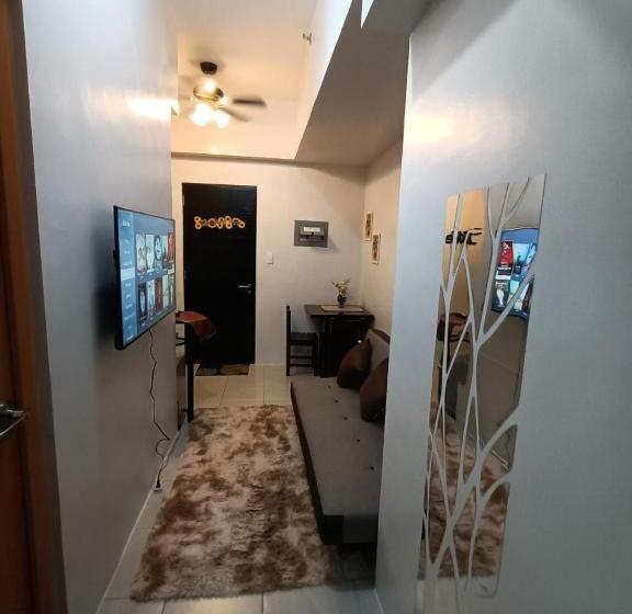 هتل Six Floor Room 624, Ama Tower Residences