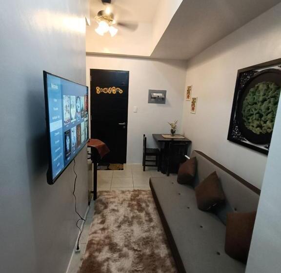 هتل Six Floor Room 624, Ama Tower Residences