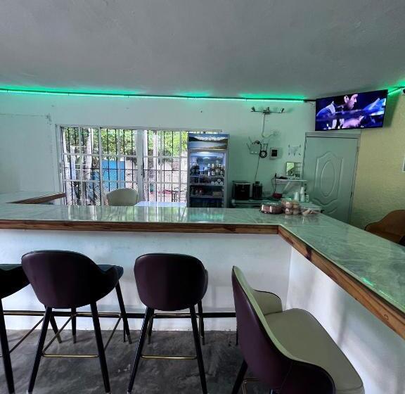 호텔 Sunrise Internet Cafe And