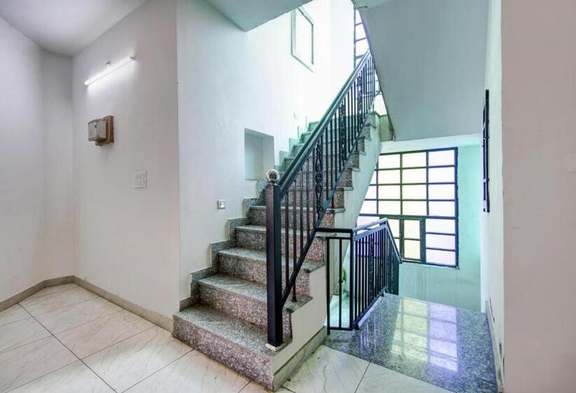 Отель Super Oyo The Club Hichki