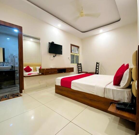 ホテル Asia Holiday Kasol