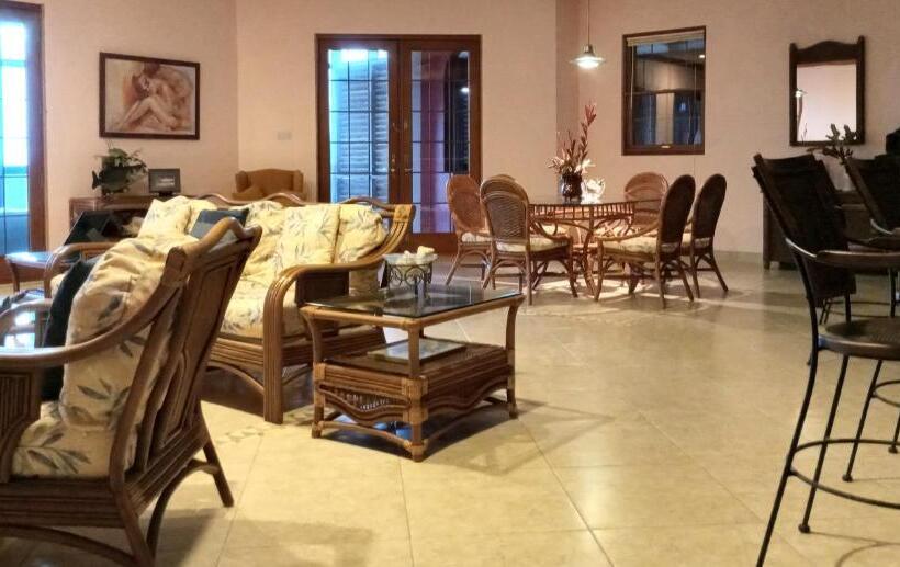 Отель Vacation Suites