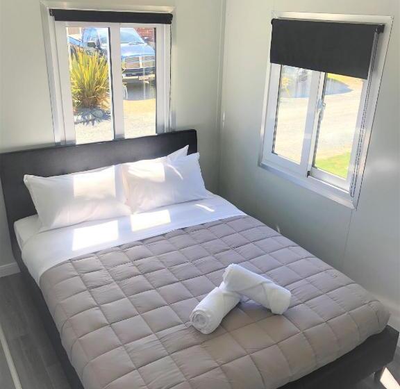 모텔 Queen Street Holiday Park