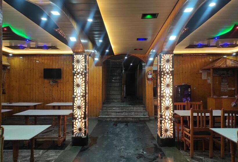 New Zum Zum Hotel & Restaurant