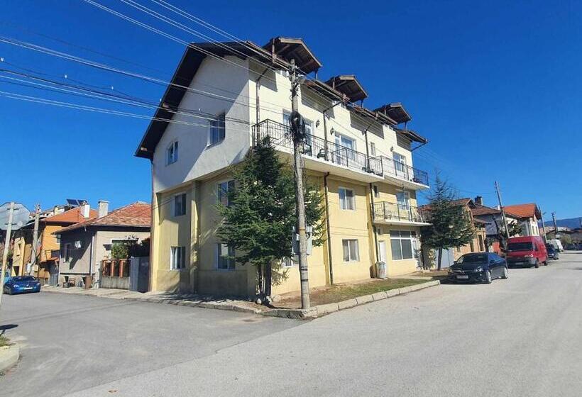 Pension (Hôtel basse catégorie) стаи за гости маврикови