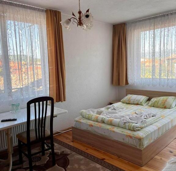 Panzió стаи за гости маврикови