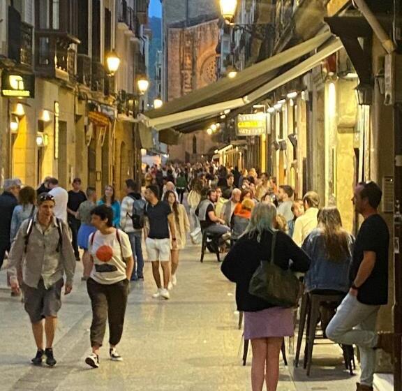 پانسیون 32 De Agostos