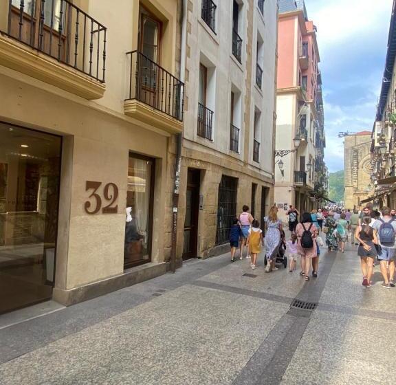 پانسیون 32 De Agostos