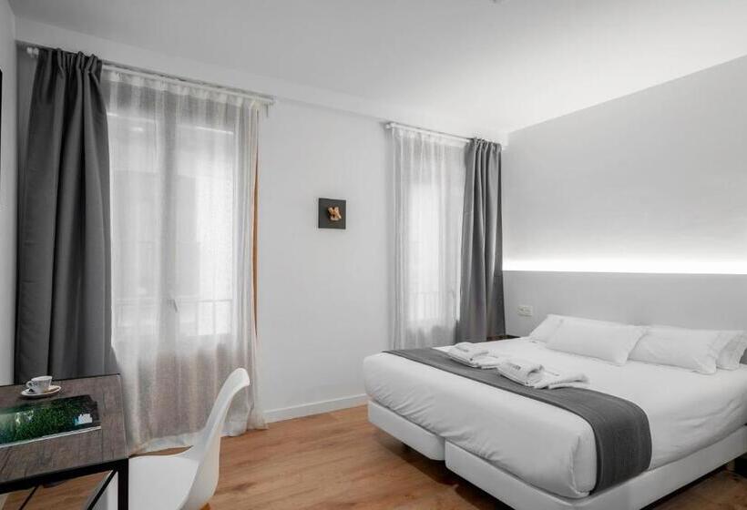 بنسيون 32 De Agostos